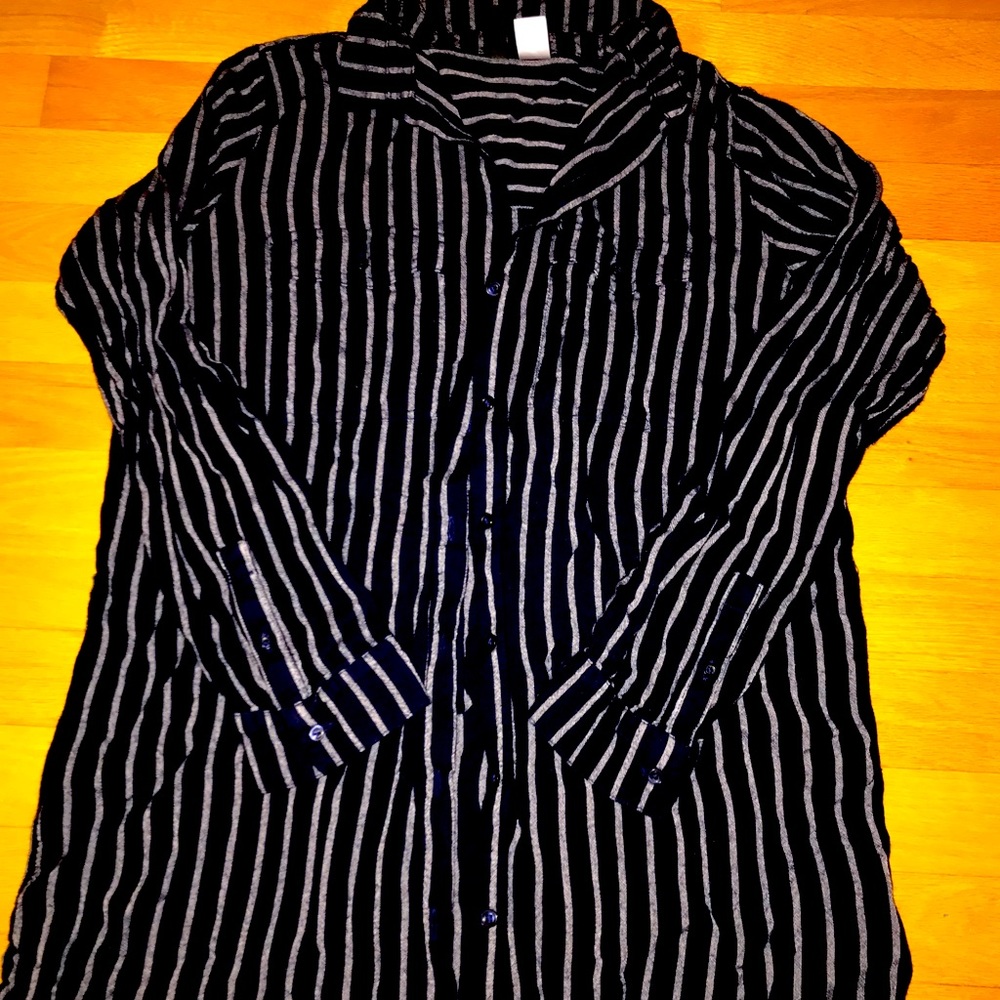 H&M blue striped tunic top with buttons